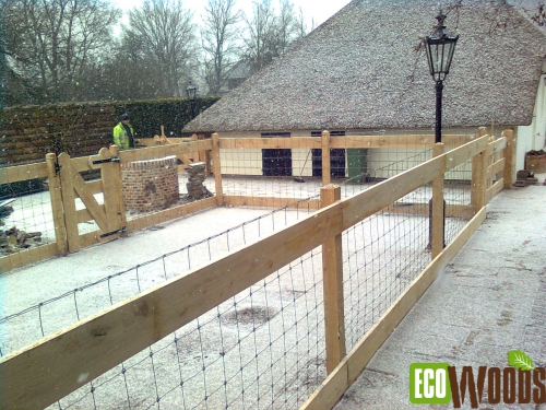 Rechte planken met gaas Rechte planken met gaas