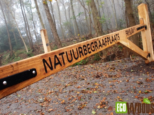 Slaboom met tekst begraafplaats Slaboom met tekst begraafplaats